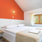 Six-bedroom In בית נופש *