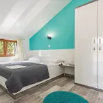 Six-bedroom In בית נופש