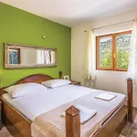 Six-bedroom In * Zagvozd