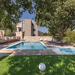 בית נופש Six-bedroom In Zagvozd