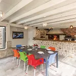 בית נופש Six-bedroom In Zagvozd