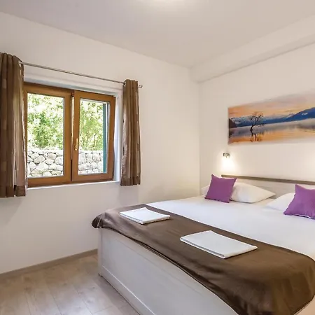 Six-bedroom In Semesterbostad