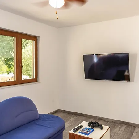 بيت للعطل Six-bedroom In