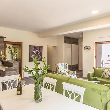 Six-bedroom In