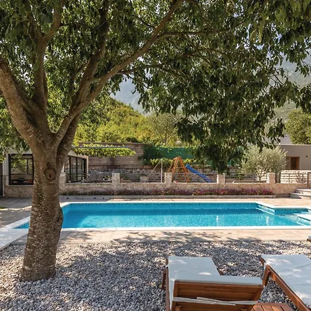 بيت للعطل Six-bedroom In Zagvozd