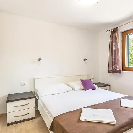 Six-bedroom In Semesterbostad Zagvozd
