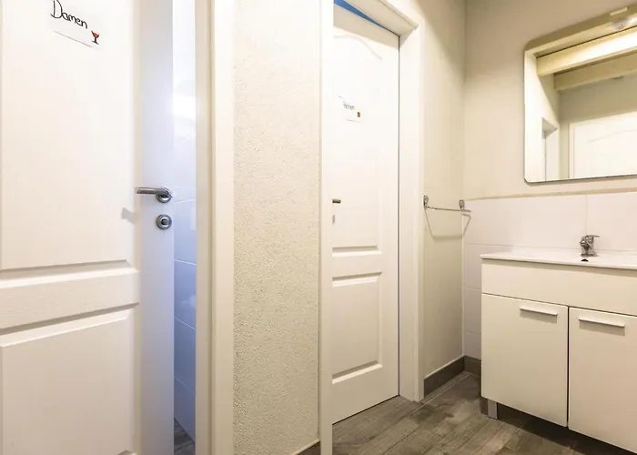 بيت للعطل Six-bedroom In *