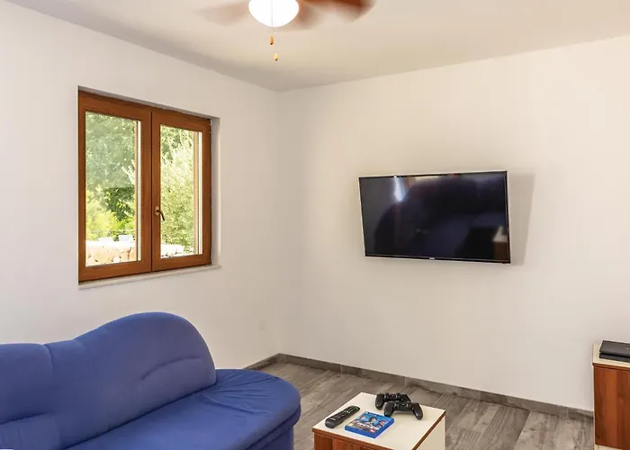 بيت للعطل Six-bedroom In