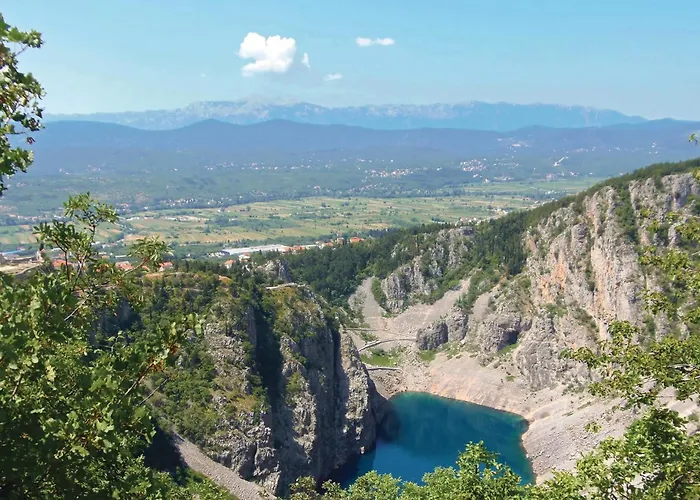 Six-bedroom In Zagvozd