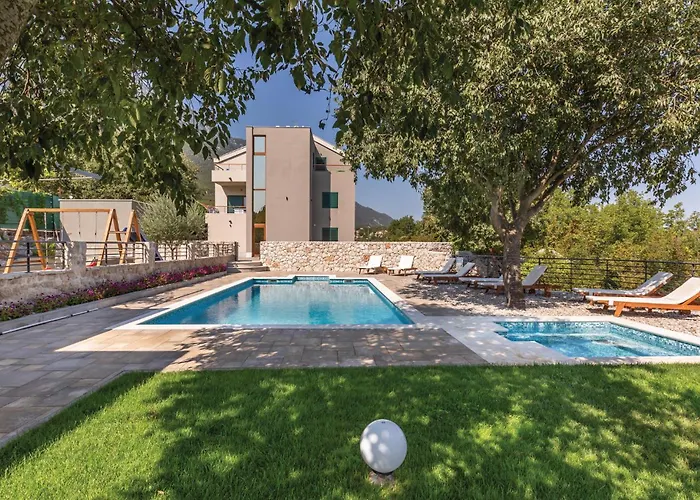 بيت للعطل Six-bedroom In Zagvozd