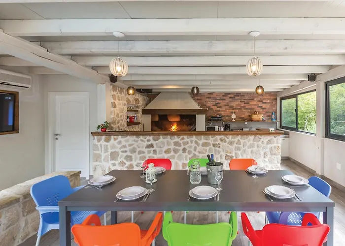 Six-bedroom In بيت للعطل Zagvozd