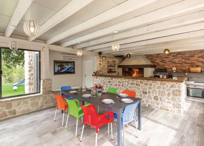 بيت للعطل Six-bedroom In Zagvozd