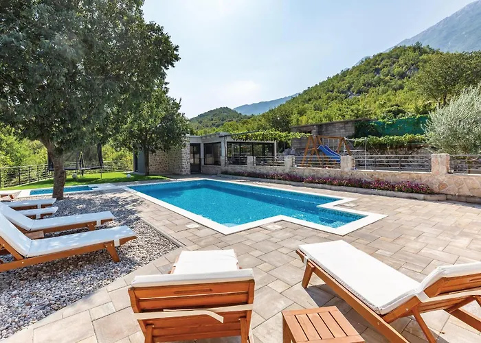 Six-bedroom In * Zagvozd