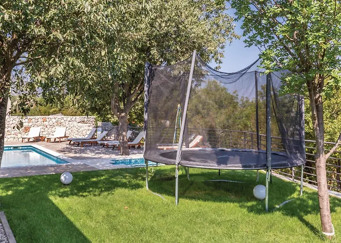 Six-bedroom In * Zagvozd