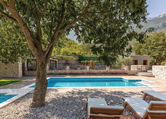 بيت للعطل Six-bedroom In Zagvozd