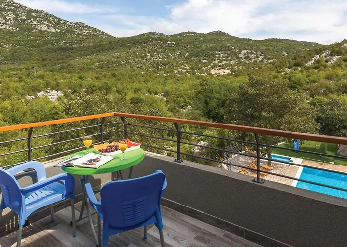 Six-bedroom In * Zagvozd