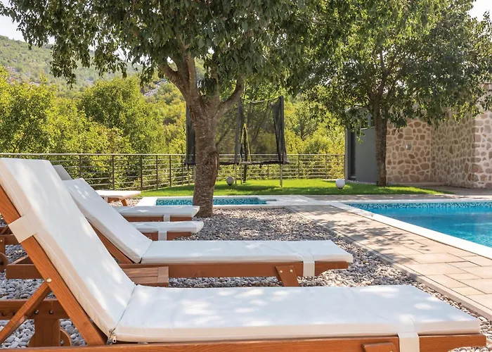 بيت للعطل Six-bedroom In Zagvozd